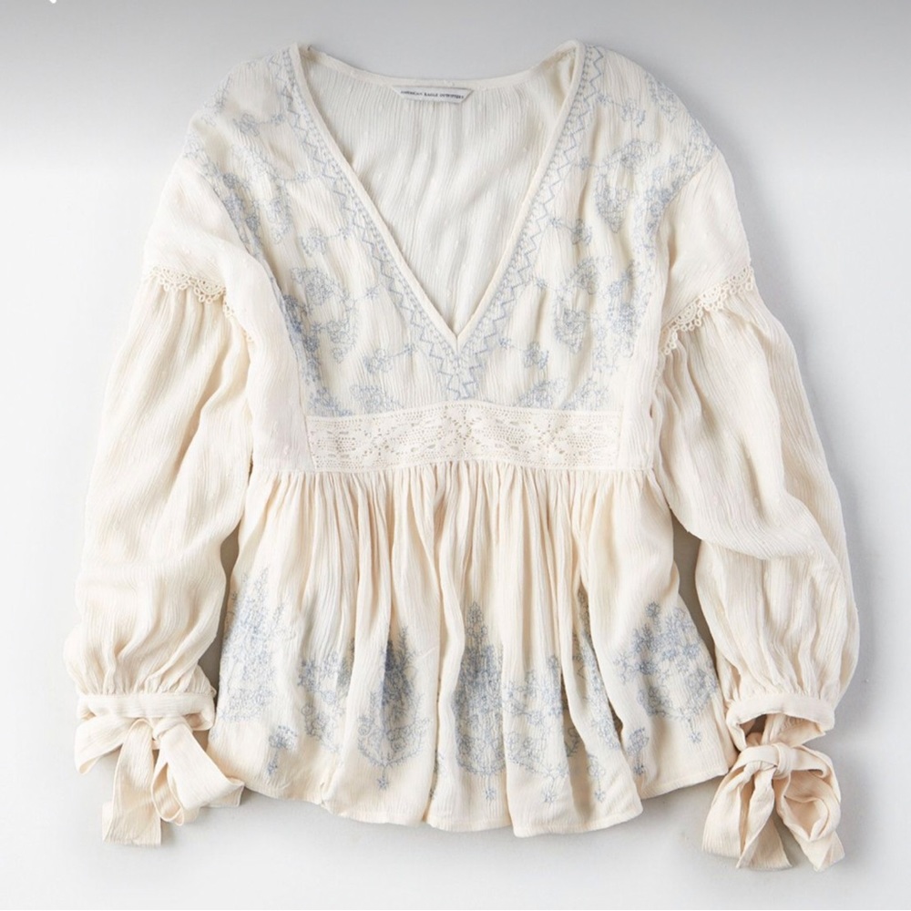 AMERICAN EAGLE Boho Cream Top